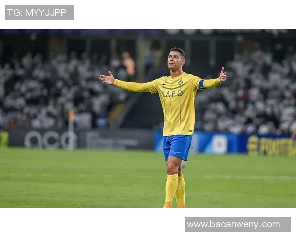 昔日足球明星退役后生活照曝光展现不同人生风貌与精彩瞬间